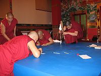Мандала Ваджрасаттвы возводится в «Золотой обители Будды Шакьямуни»