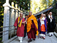 Его Святейшество Далай-лама в Японии посетил гору Коясан