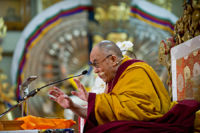 Далай-лама: нам нужно четко понимать, кто перед нами ― монах или мирянин