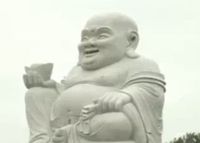 Под Уссурийском появилась огромная статуя Будды