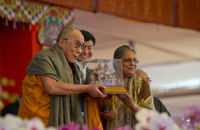 Учения Далай-ламы для паломников разных стран