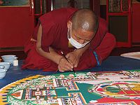 Мандала Ваджрасаттвы возводится в «Золотой обители Будды Шакьямуни»