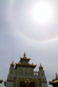 Буддийские монахи о круговой радуге вокруг солнца
